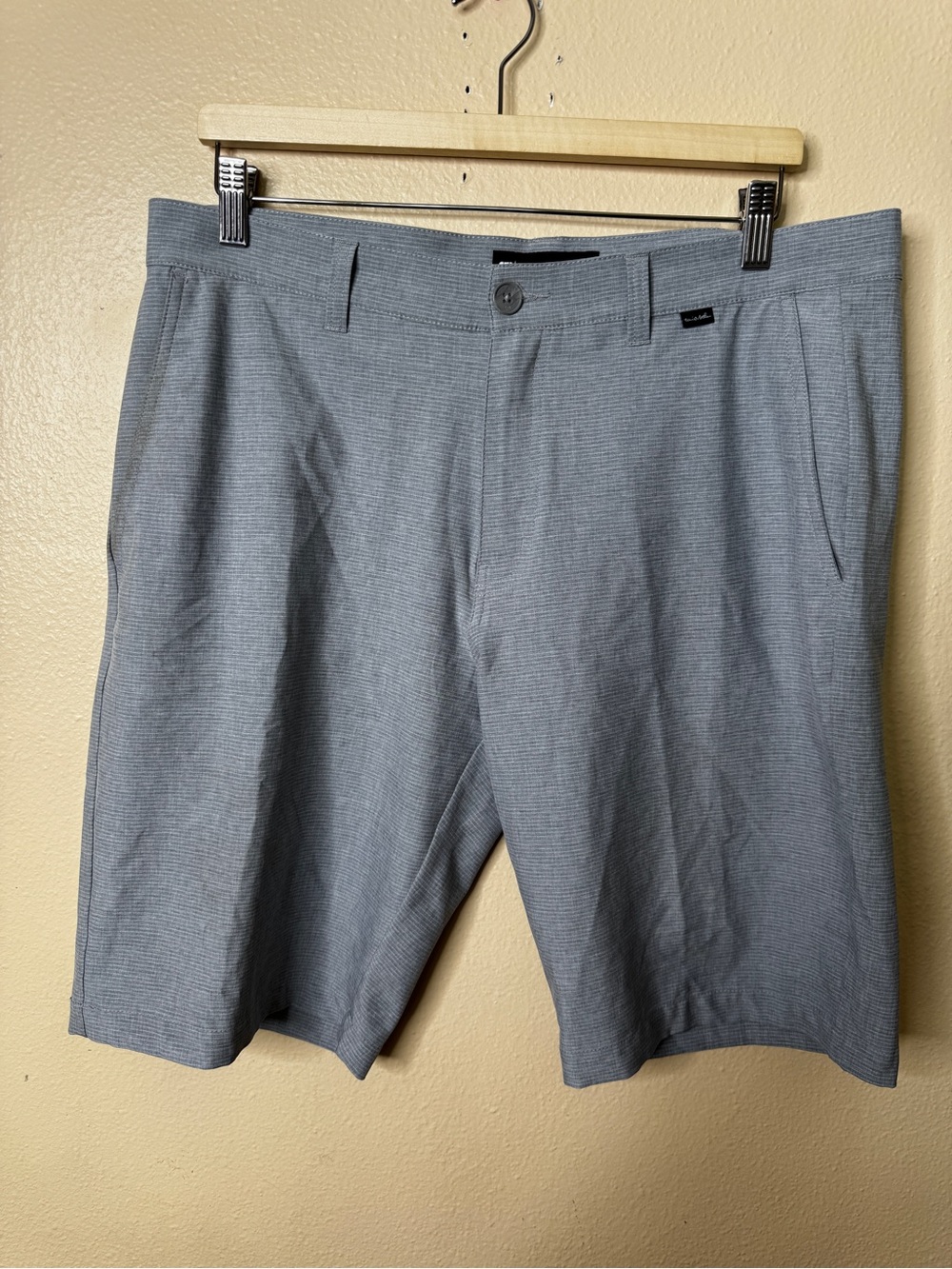 TravisMathew Mens Size 36 Golf Shorts Gray Stretch Performance Flat Front